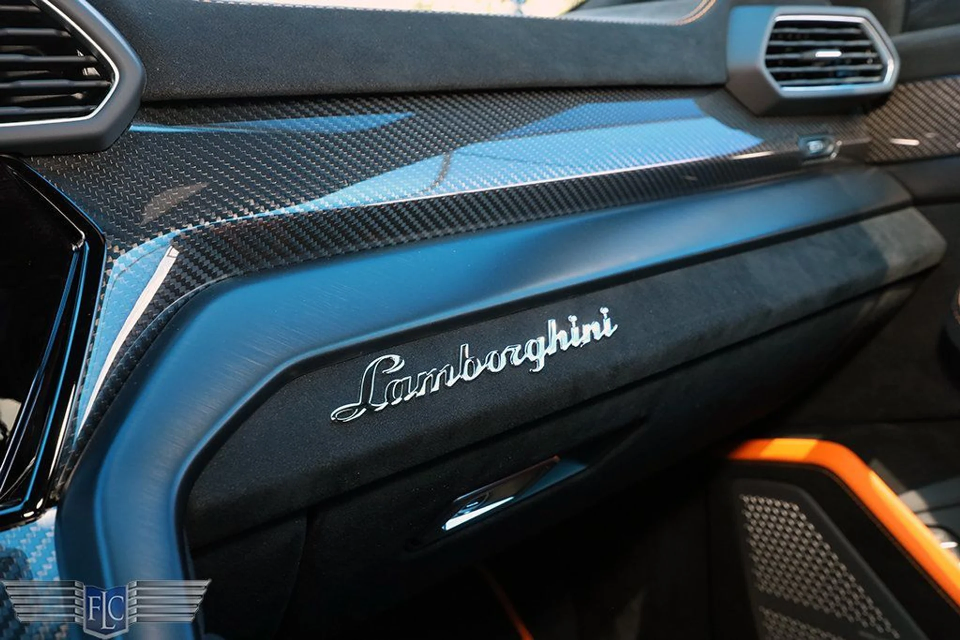 mph037_2284263583_used_2024_lamborghini_urus_performanteawd_6305_23012668_38_1024_9c313bf136