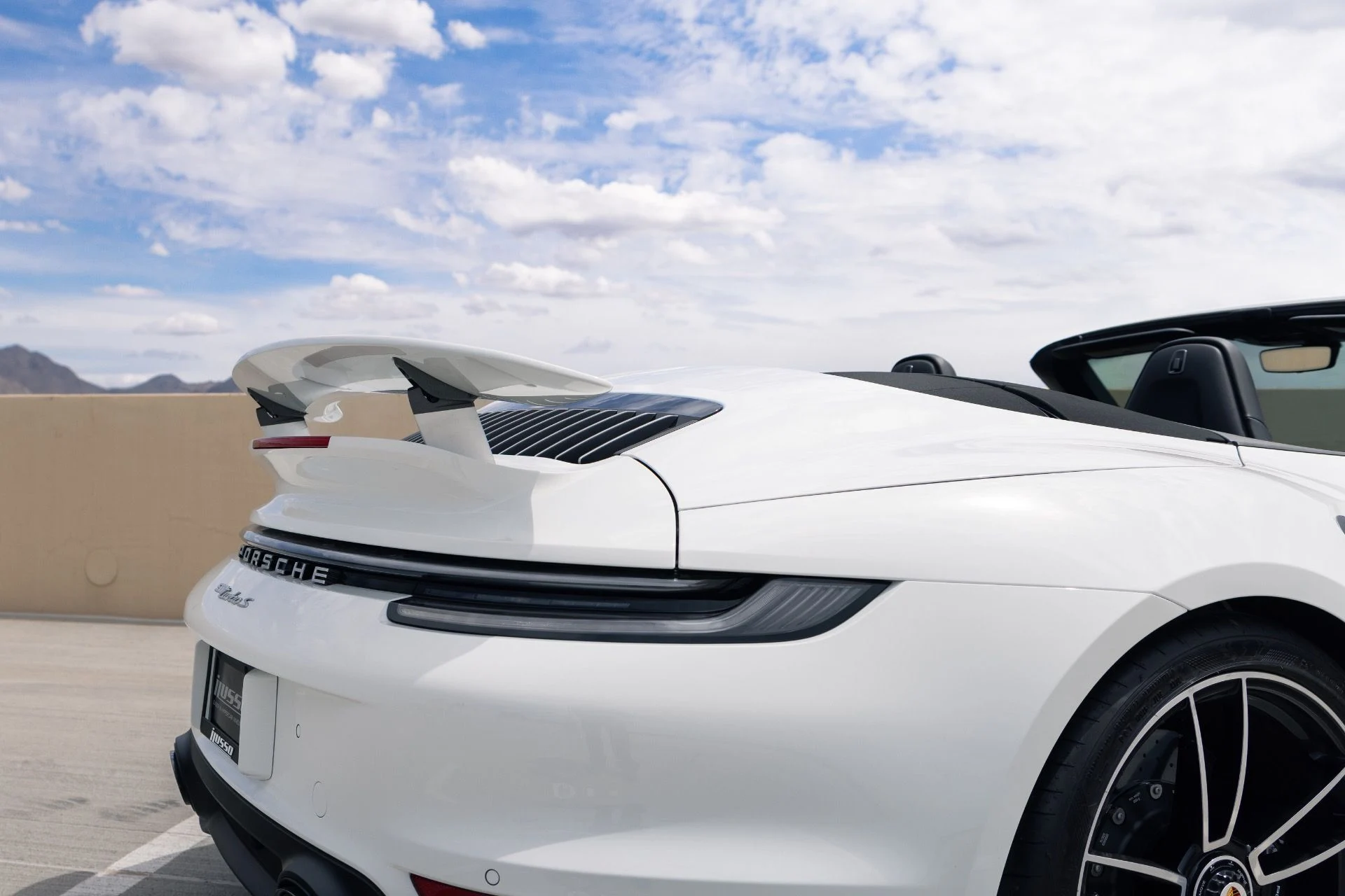 mph037_2285184502_Used_2025_Porsche_911_Turbo_S_1776200682_b433539065