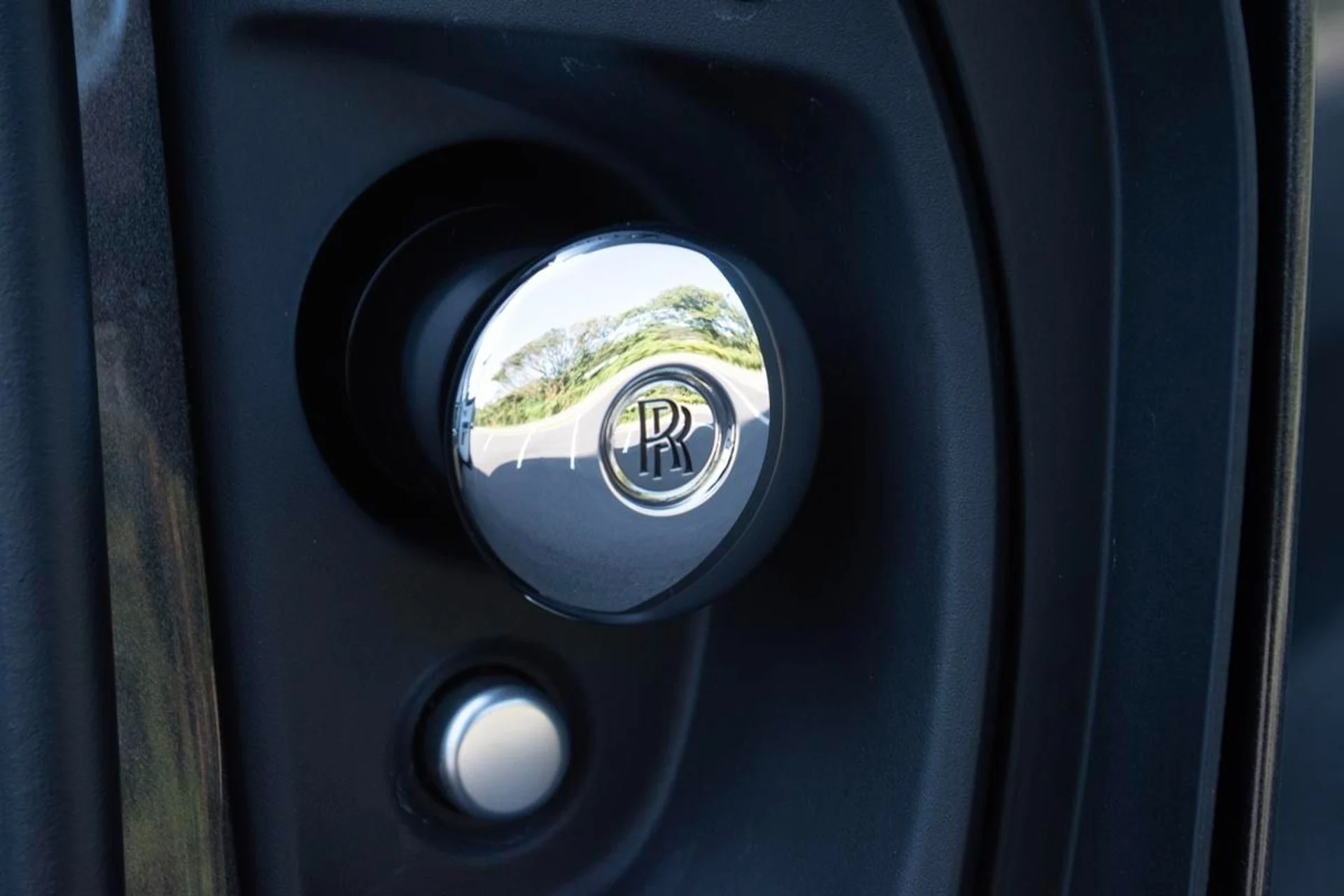 mph037_229120394_Used_2024_Rolls_Royce_Ghost_1733915394_7cdbfe4cde