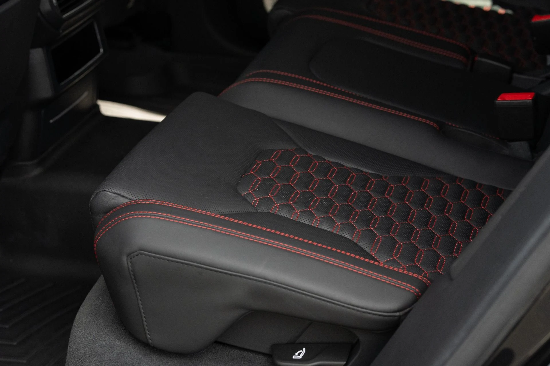 mph037_2294522554_Used_2020_Lamborghini_Urus_1758836559_18de85274f