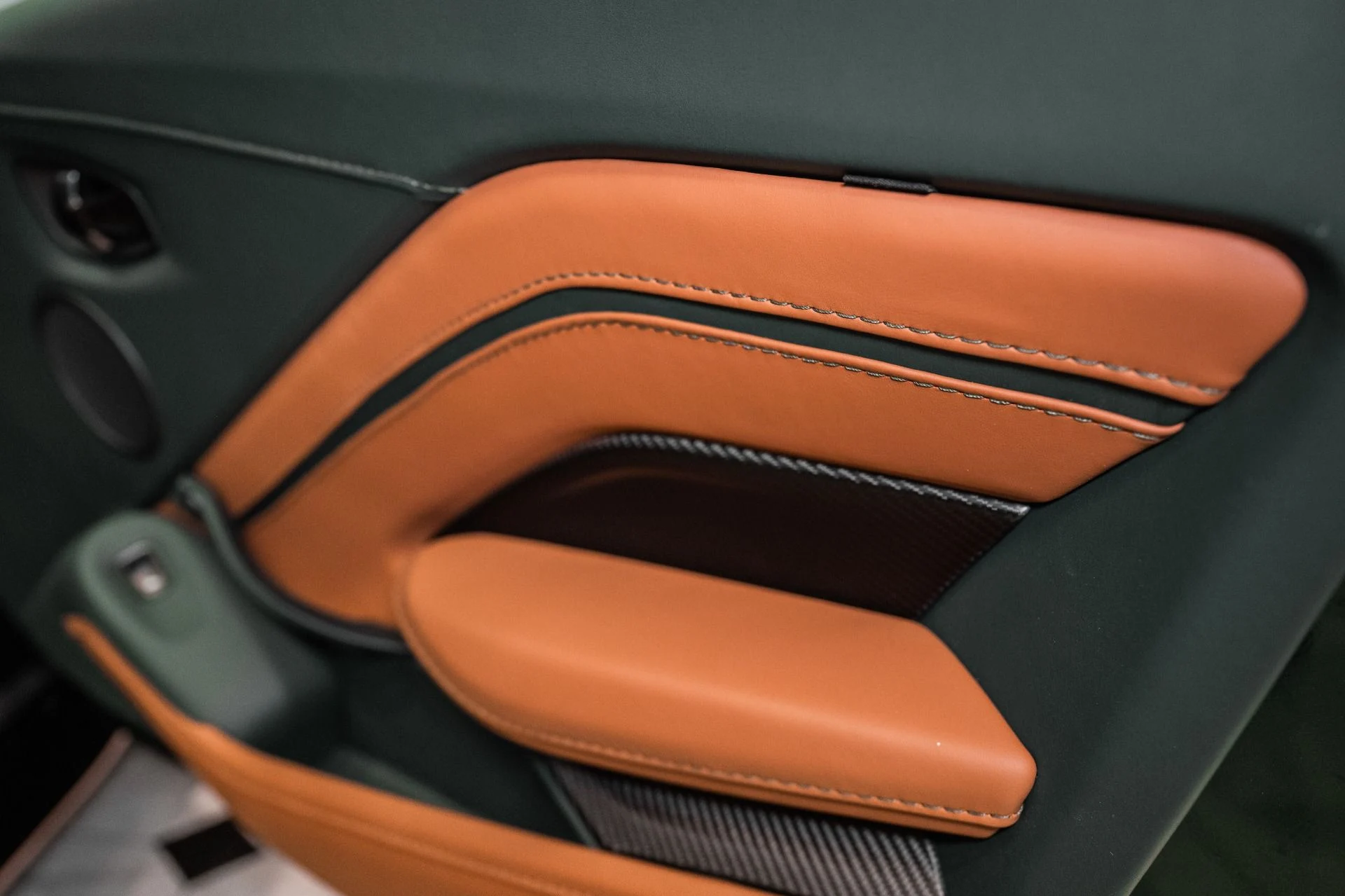 mph037_2298638129_Used_2023_Aston_Martin_Vantage_V12_1787760014_68a5ea71b0
