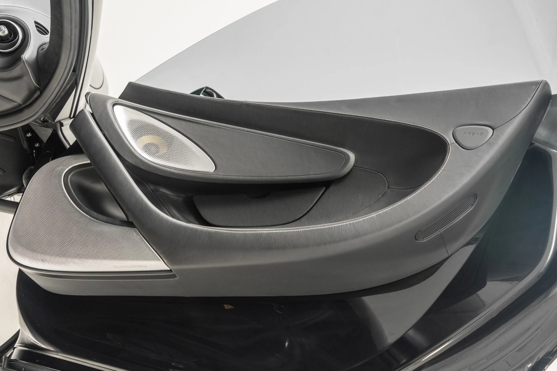 mph037_2301029351_Used_2022_Mc_Laren_GT_Luxe_1757694621_9ebc4924f3