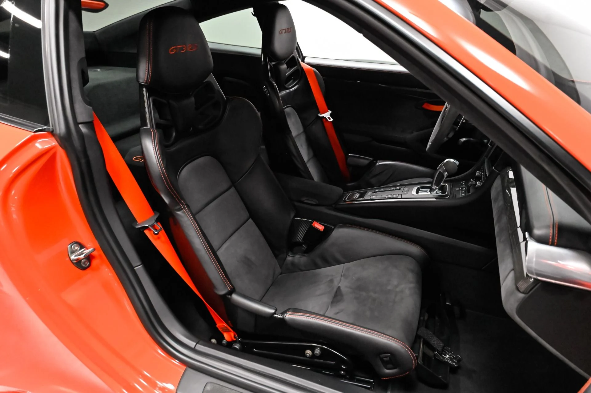 mph037_2305857807_Used_2016_Porsche_911_GT_3_RS_1791298183_48be332943