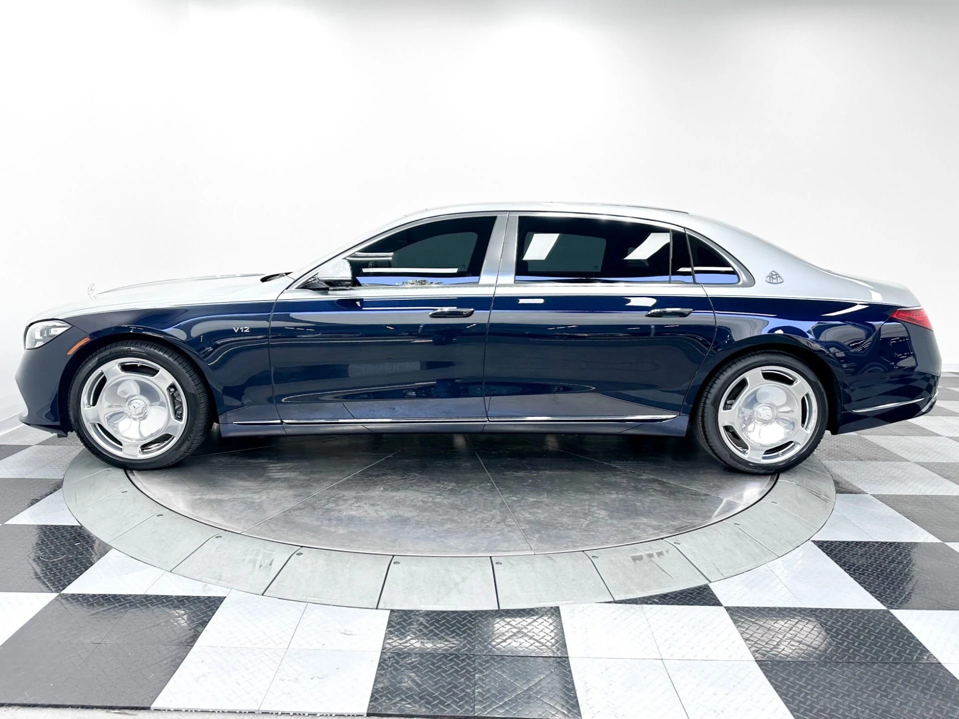 mph037_2306286029_Used_2024_Mercedes_Benz_Mercedes_Maybach_S_680_4_MATIC_AMG_V12_Factory_Two_Tone_Executive_Rear_Seats_1772055459_ae727a76cb