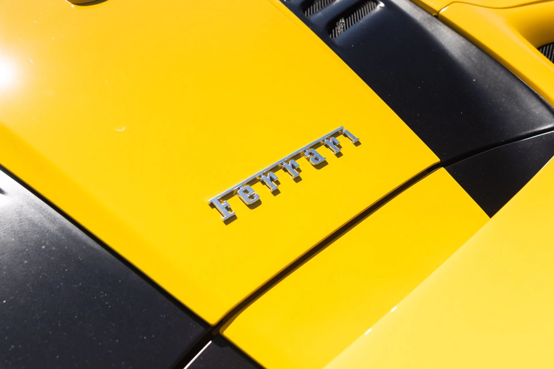 mph037_2346693320_Used_2022_Ferrari_F8_Spider_1790977692_c732219e8e