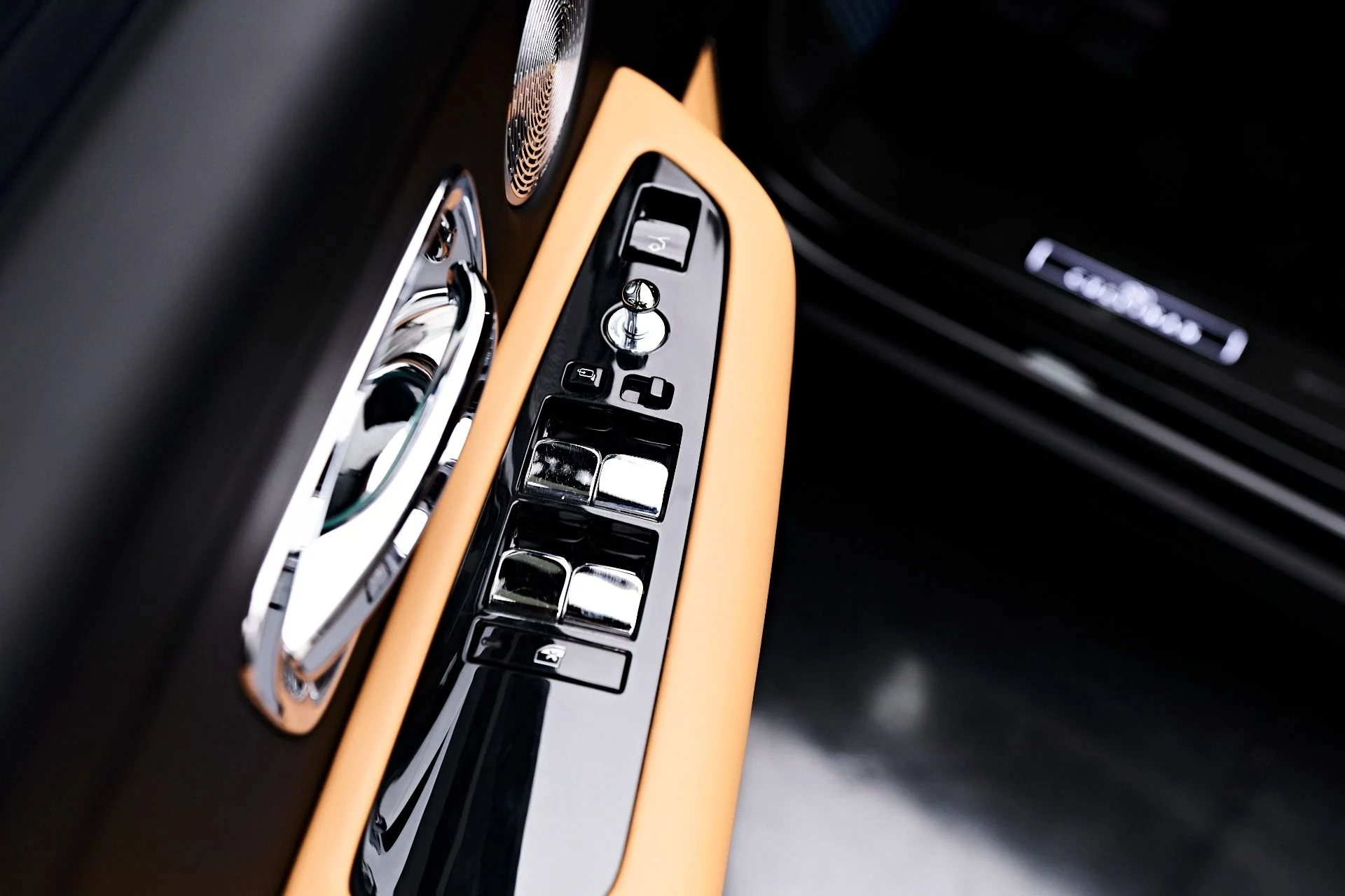 mph037_2347970754_Used_2022_Rolls_Royce_Cullinan_Base_1679686724_2e89dd438c