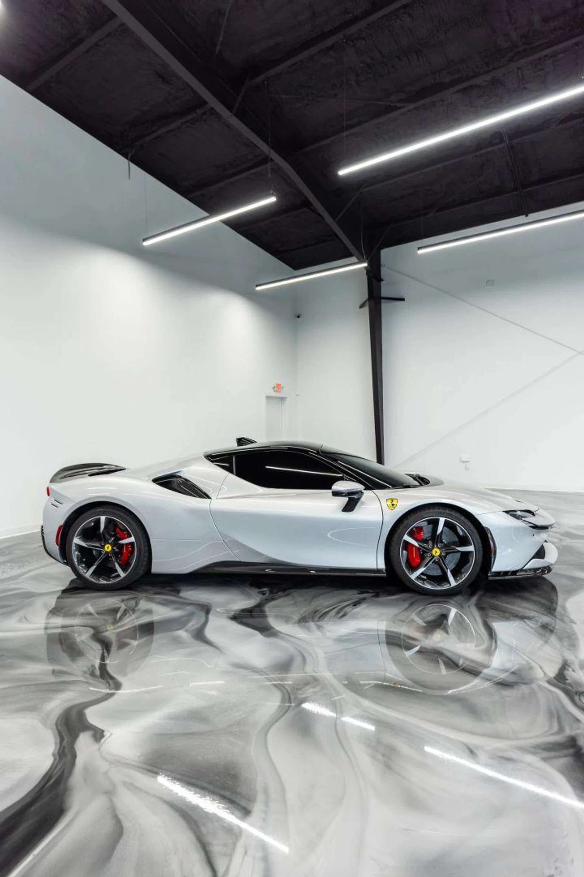 mph037_2352279705_Used_2021_Ferrari_SF_90_Stradale_Coupe_2_D_1777366265_c0007d82f7