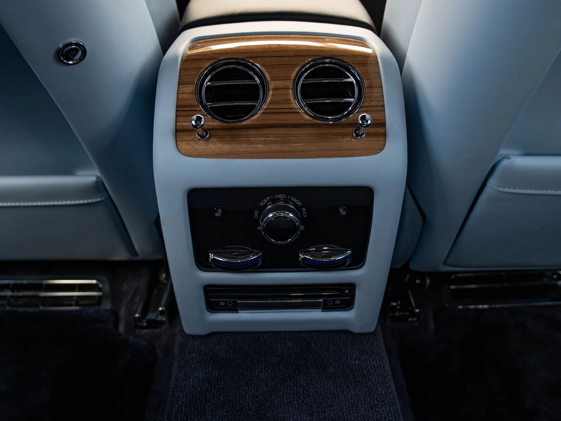 mph037_2355813378_c540a04a9850d4492c5742c2937948abx_30626da400