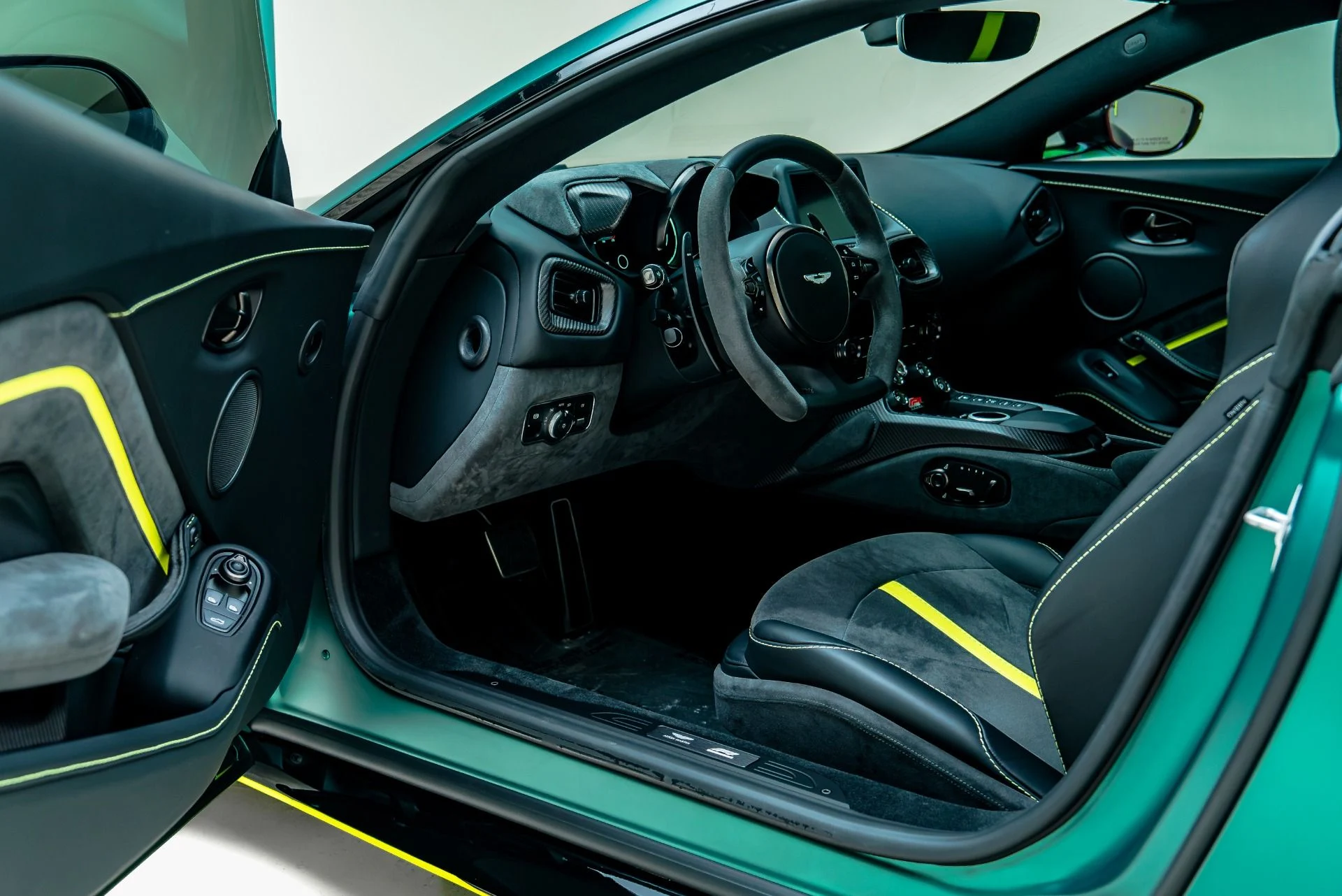mph037_2375193776_Used_2023_Aston_Martin_Vantage_F1_Edition_1783661201_fd9586b7b7