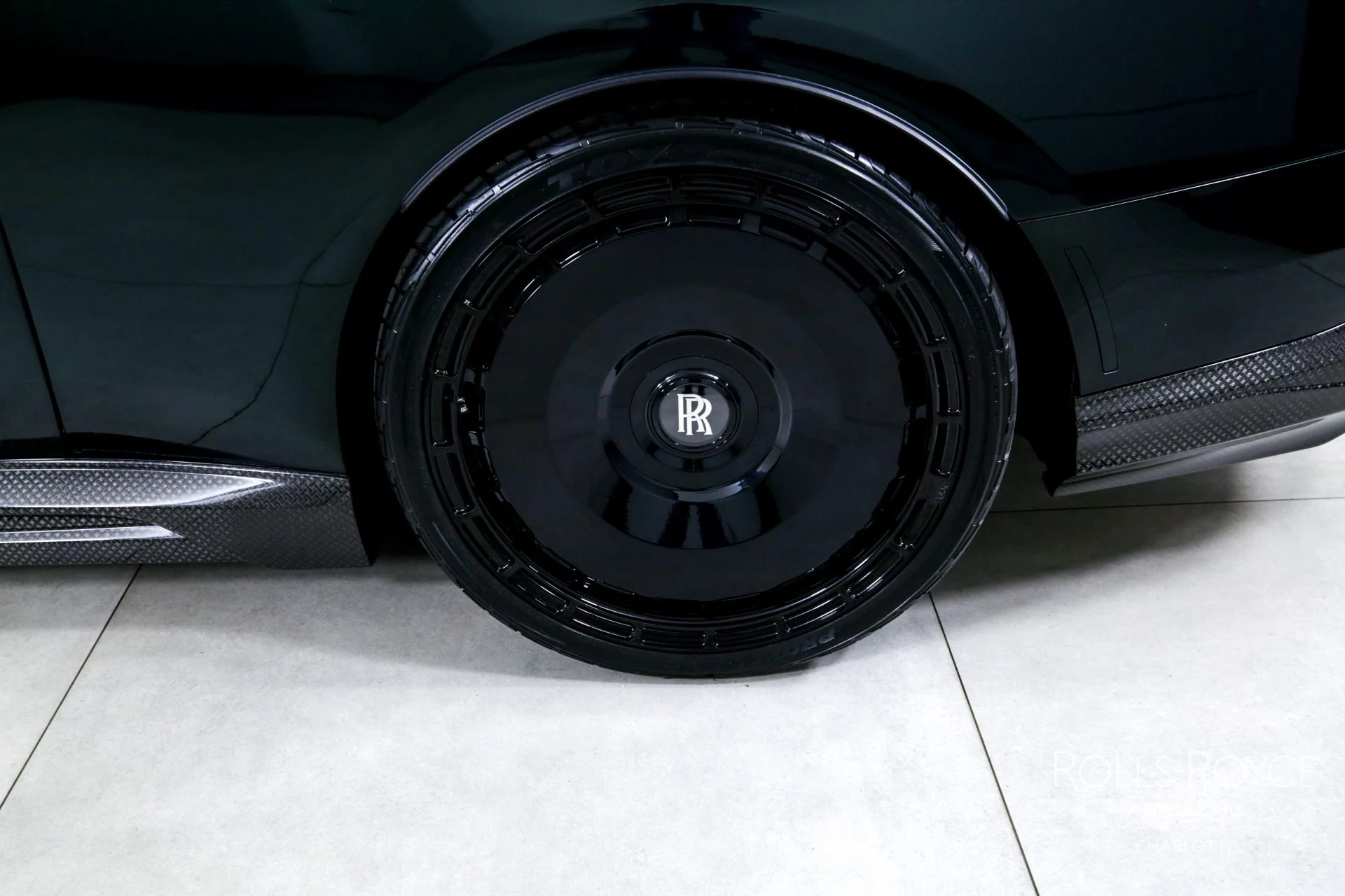 mph037_2399266240_Used_2024_Rolls_Royce_Spectre_1744988373_e0db05d035