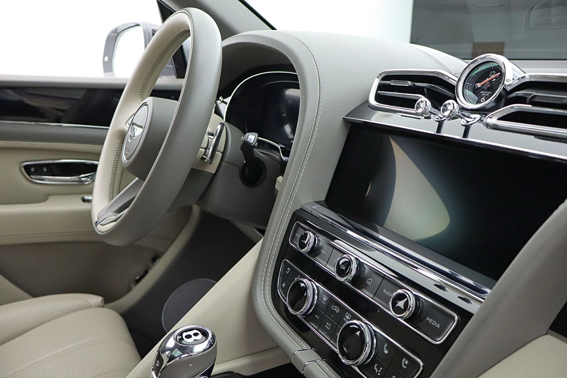 mph037_2400823905_Used_2024_Bentley_Bentayga_EWB_V8_LEASE_OPTIONS_AVAILABLE_e333ef751b