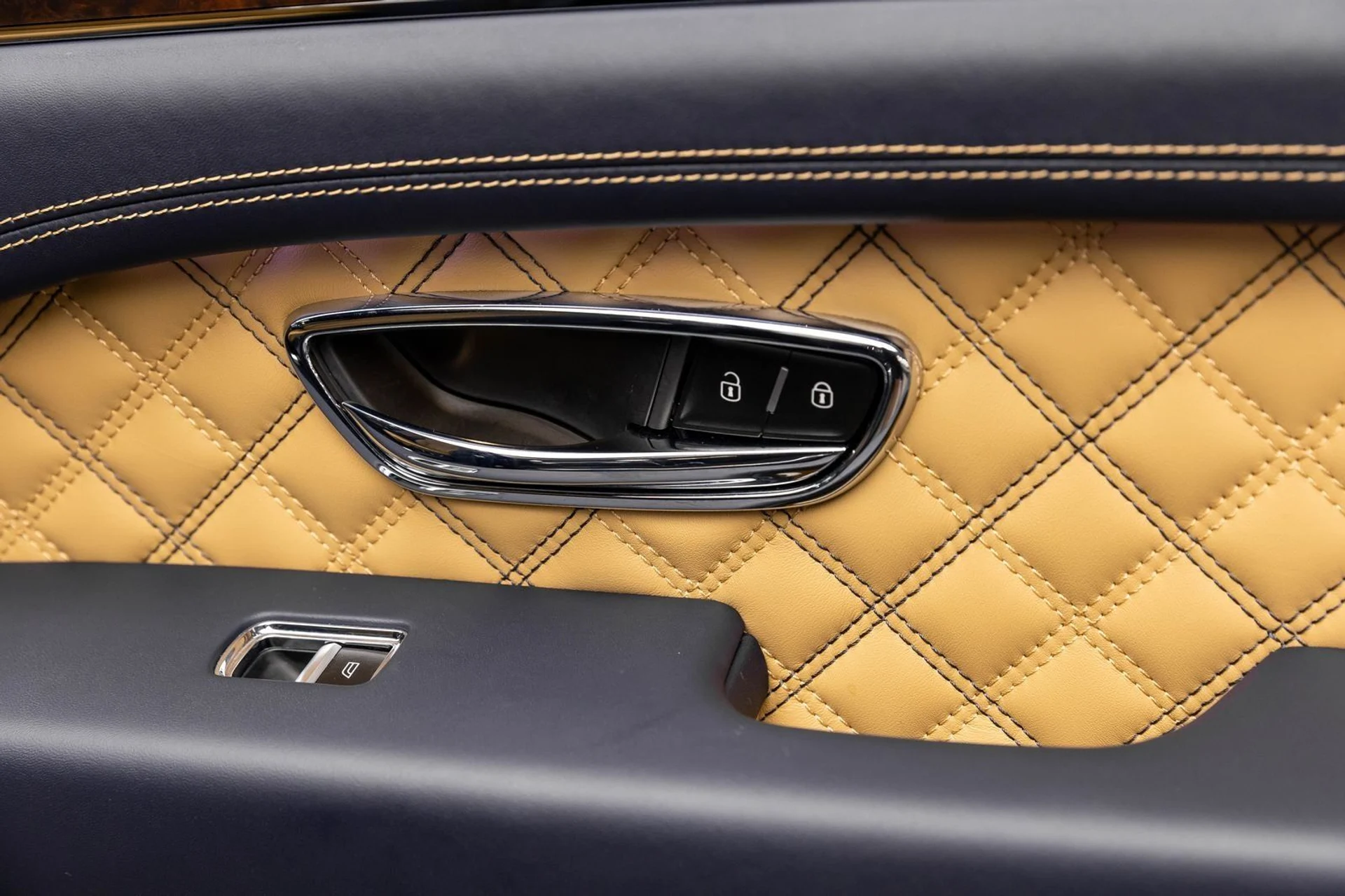 mph037_2404443623_38_08afdcaefb