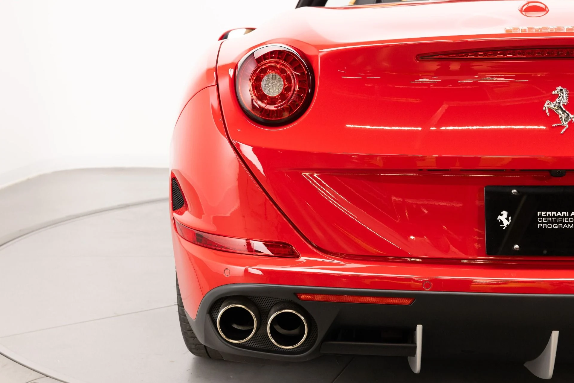 mph037_2419949453_Used_2017_Ferrari_California_T_1784583649_582cf5c75c