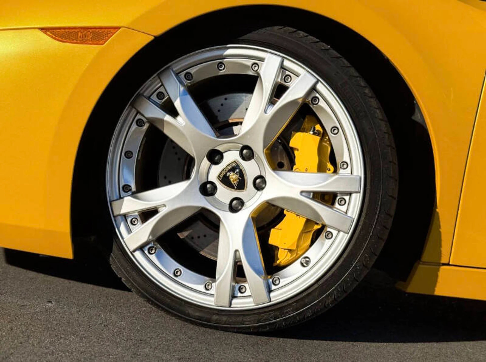 mph037_2448848398_2008_lamborghini_gallardo_base_awd_2dr_coupe_00c31930c6