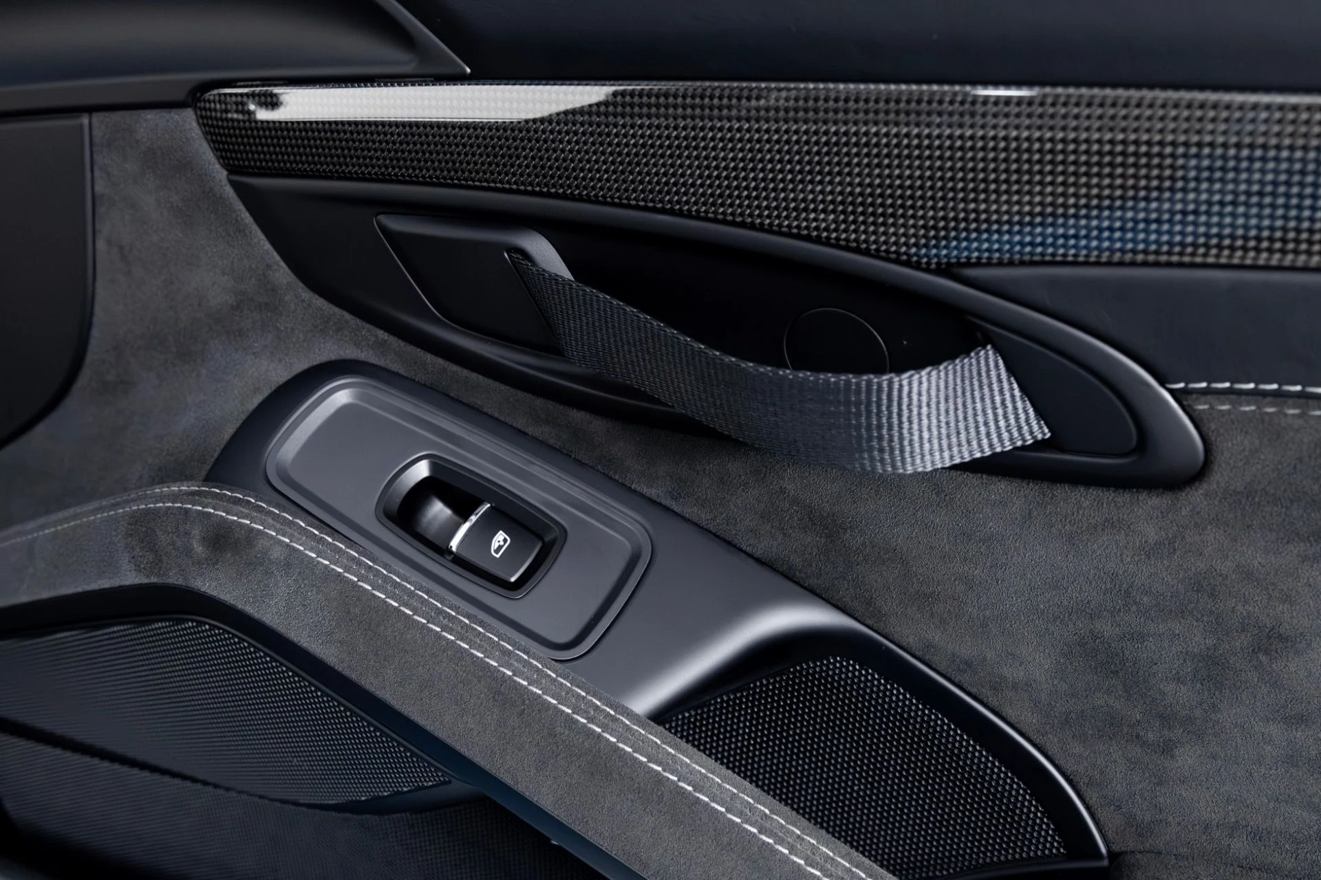 mph037_2449197766_Used_2018_Porsche_911_GT_2_RS_1766512611_ad618530b0