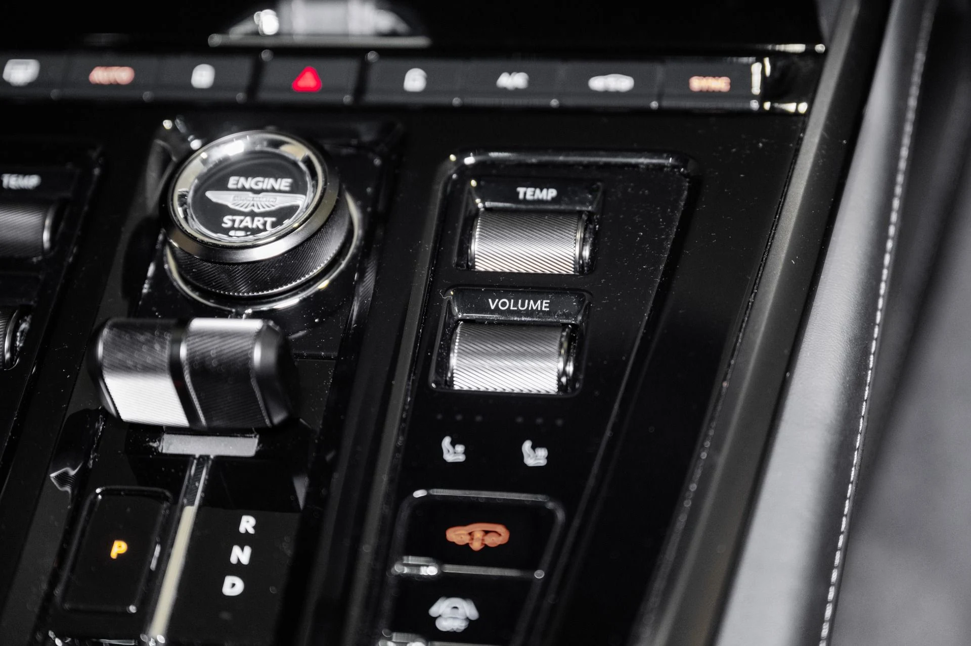 mph037_2453330880_Used_2025_Aston_Martin_DBX_707_1763828543_d8c638869d