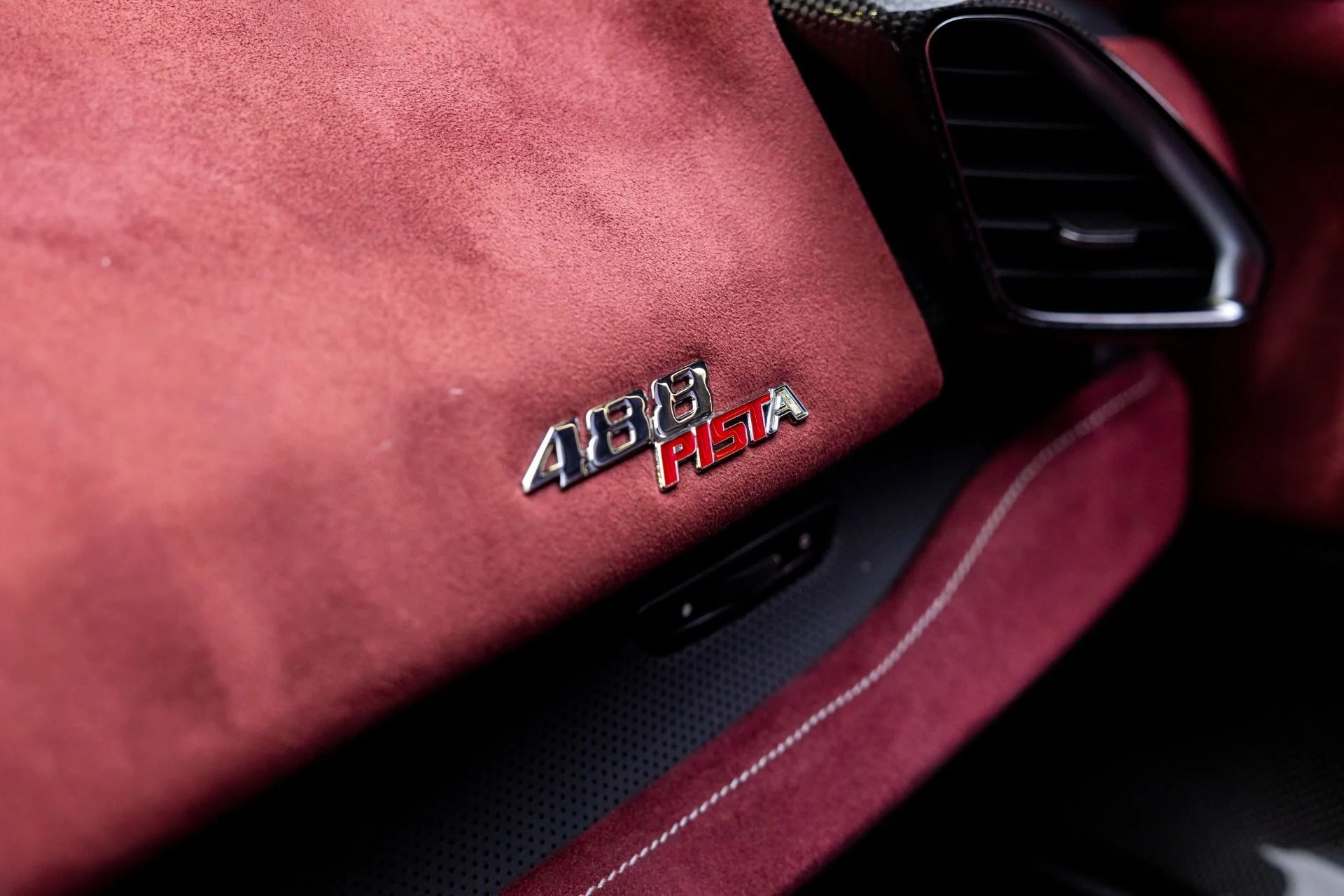 mph037_2460196168_Used_2019_Ferrari_488_Pista_1791487846_dbb9774b1f