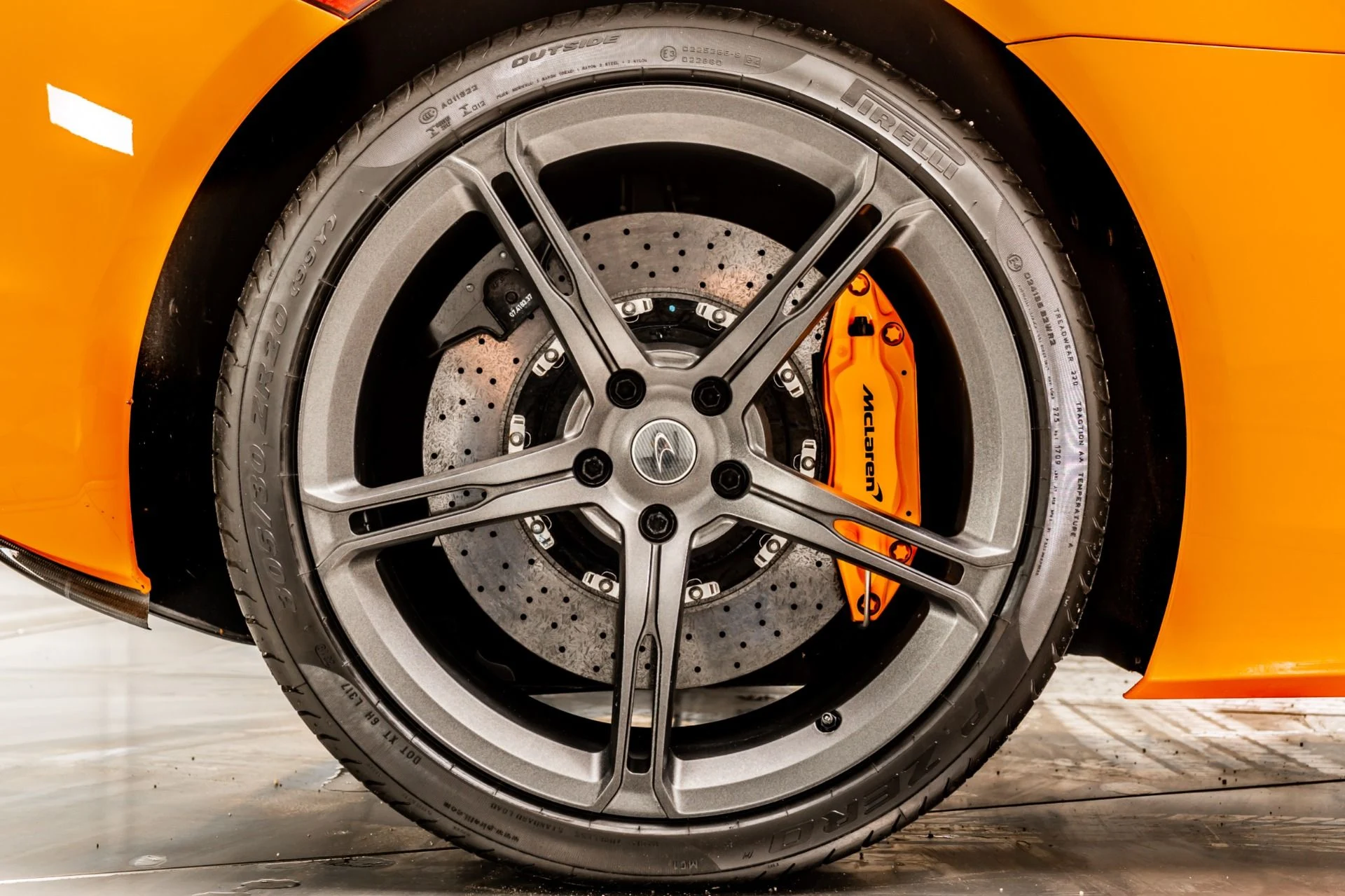 mph037_2464371622_Used_2015_Mc_Laren_650_S_Spider_Interior_and_Exterior_Carbon_Packs_Suspension_Lifter_1778269559_2b3b2ee786
