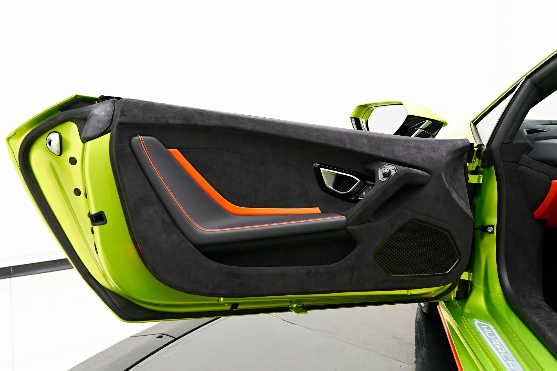 mph037_2465151161_Used_2023_Lamborghini_Huracan_Tecnica_Base_1715640571_8657a4a0ff