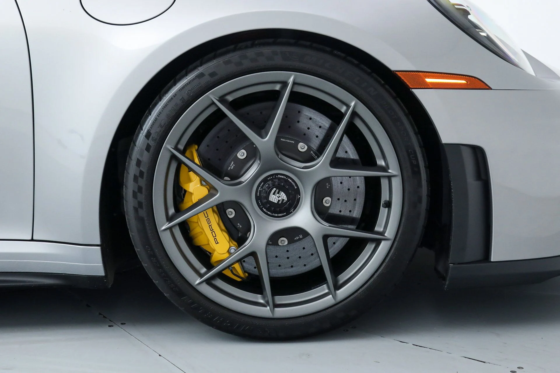 mph037_2469958883_65b5e105e271c9a97a80e4b27920c136_05138b9c14