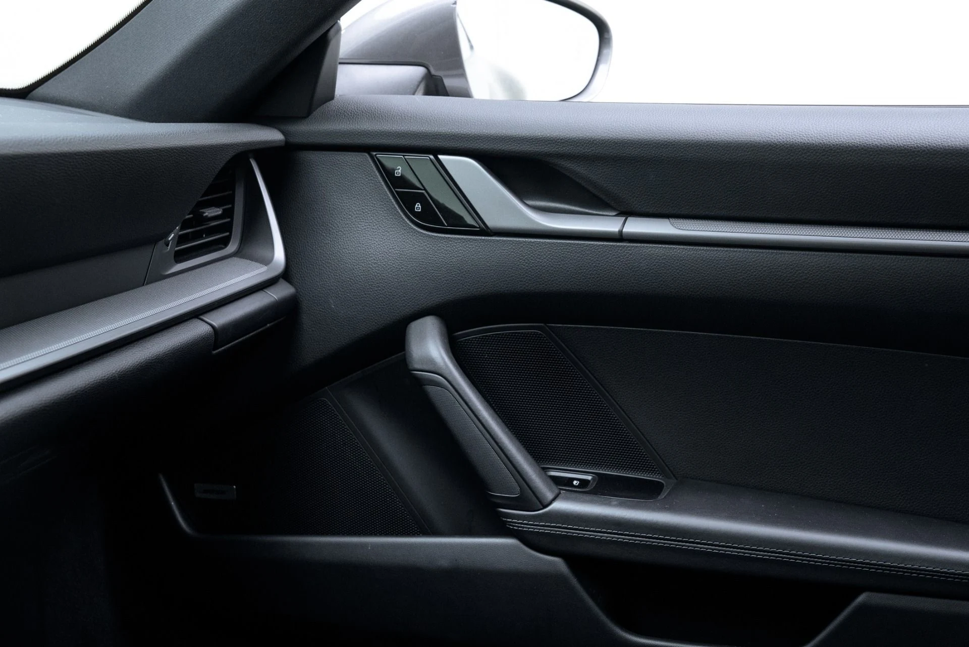 mph037_2471446489_Used_2020_Porsche_911_Carrera_1775067537_08808c9fd5