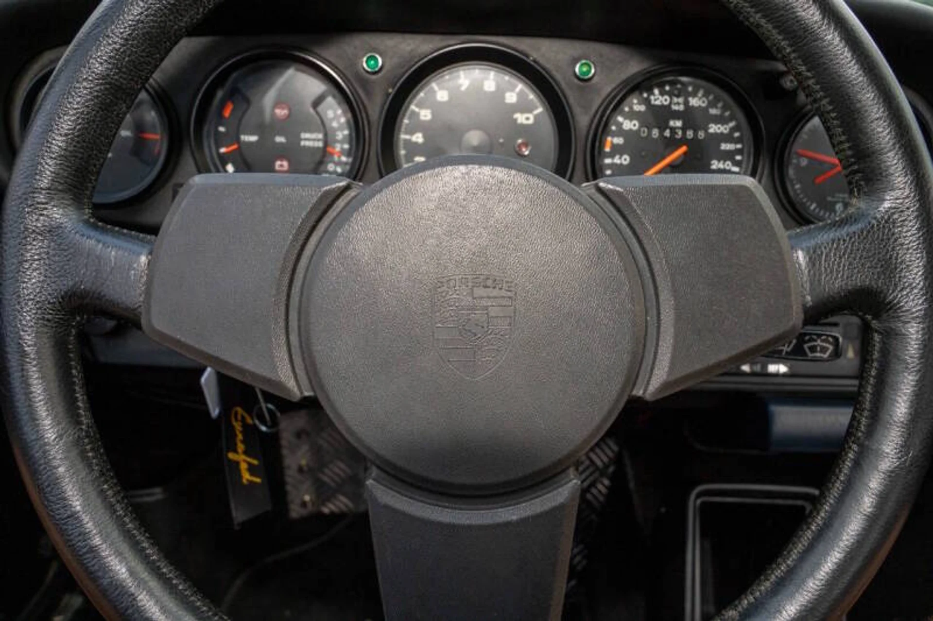 mph037_2481499891_1976_porsche_911_carrera_coupe_911_carrera_coupe_754af736df