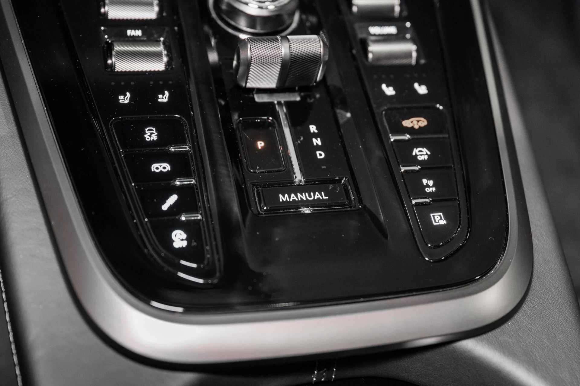 mph037_2484297284_New_2026_Aston_Martin_DBX_S_1765985660_9e9e40d451