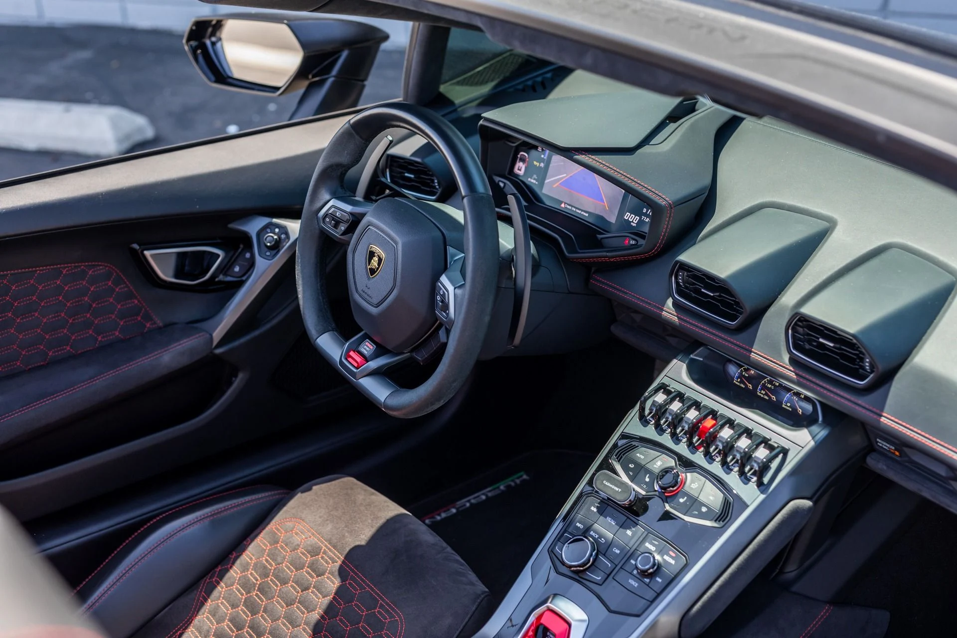 mph037_2501826433_Used_2018_Lamborghini_Huracan_LP_580_2_Spyder_1775682298_c640503865