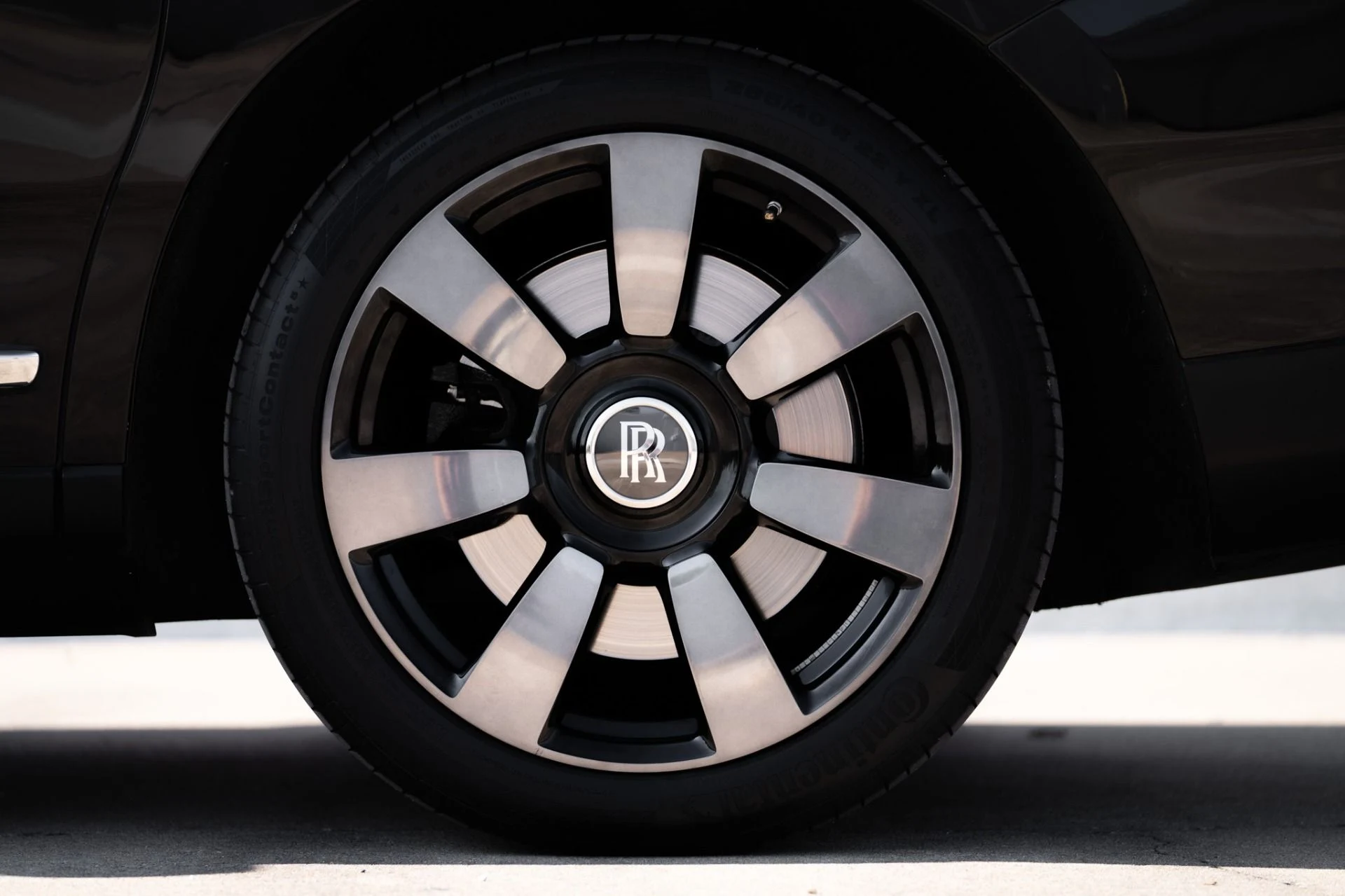 mph037_2504778509_Used_2023_Rolls_Royce_Cullinan_1765314803_6762f9dd9f