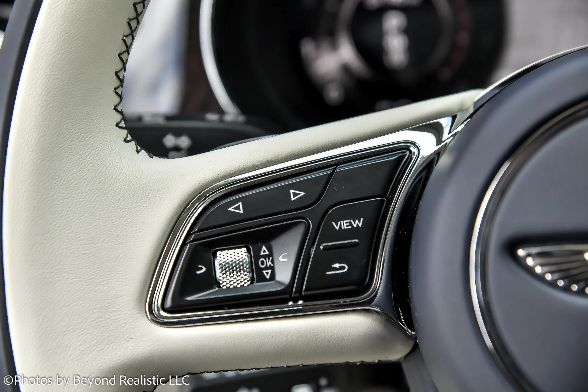 mph037_2522698684_Used_2024_Bentley_Bentayga_Azure_1760342170_0609ef25e7