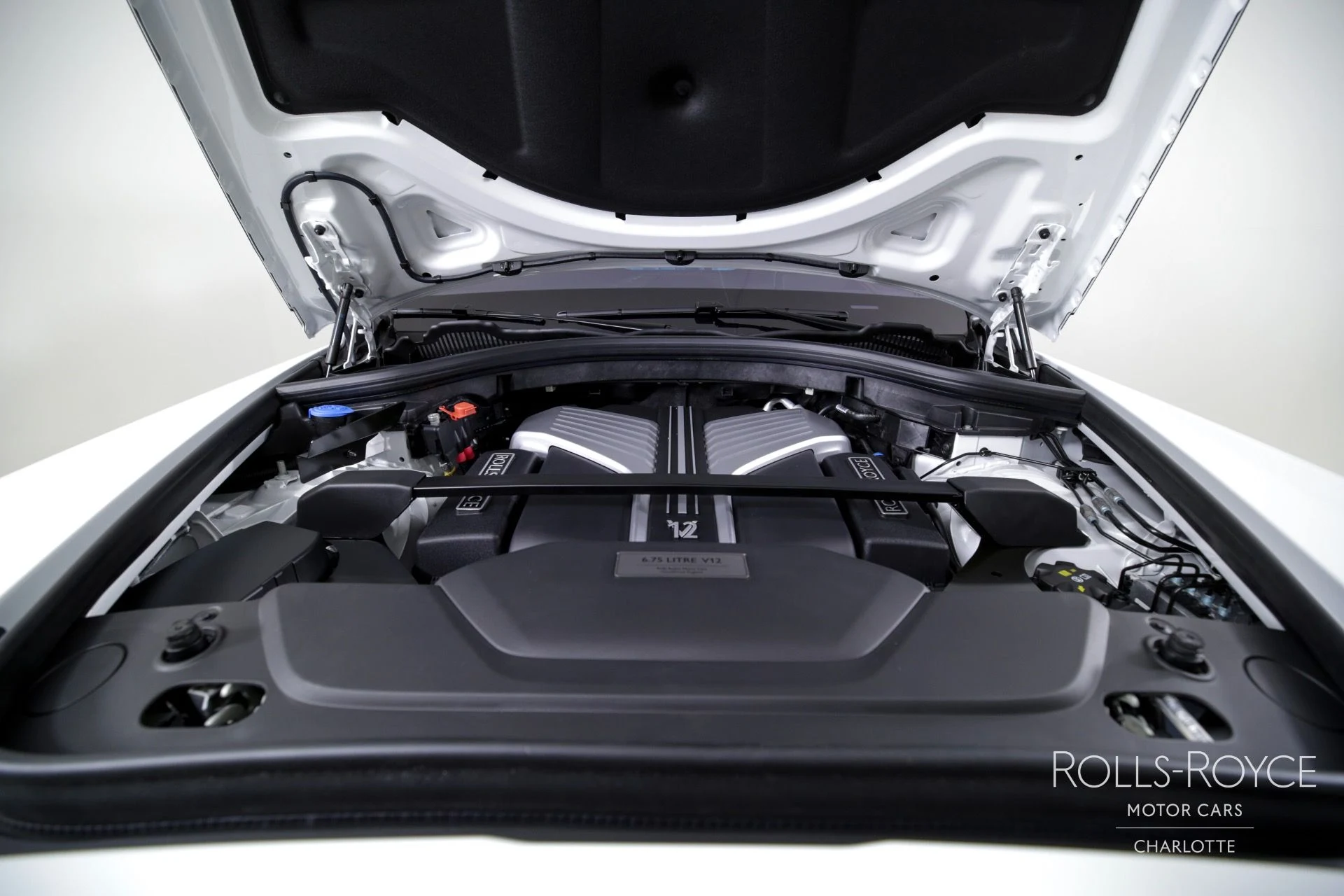 mph037_2530313882_Used_2024_Rolls_Royce_Cullinan_1715875988_ea47474355