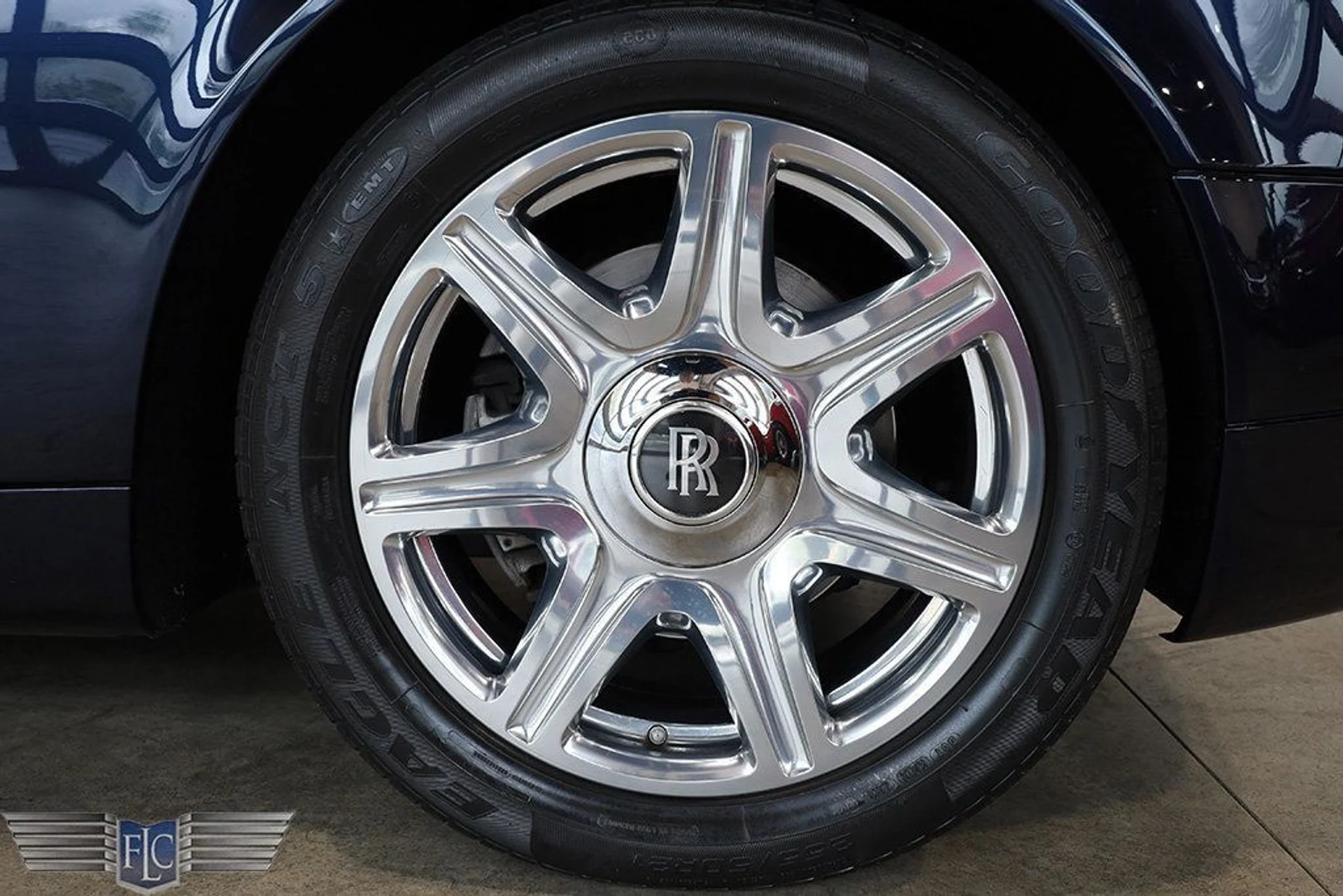 mph037_2533437193_used_2013_rolls_royce_phantom_coupe_2drdrophead_9689_22930572_38_1024_74a634bdb5
