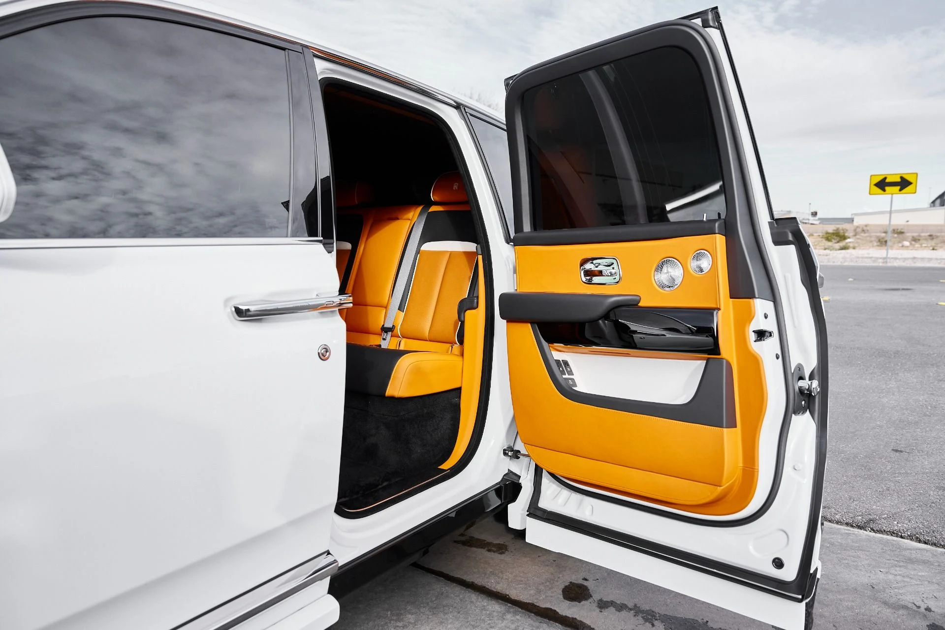 mph037_2536581711_Used_2025_Rolls_Royce_Cullinan_Base_1770950905_b6175a4f38