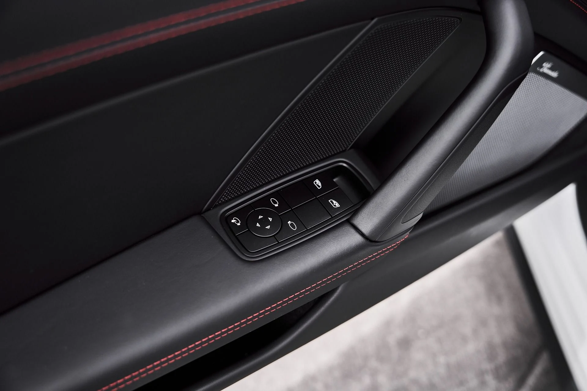 mph037_2540422202_Used_2024_Porsche_911_Turbo_S_1776446275_b29f4d5bb6