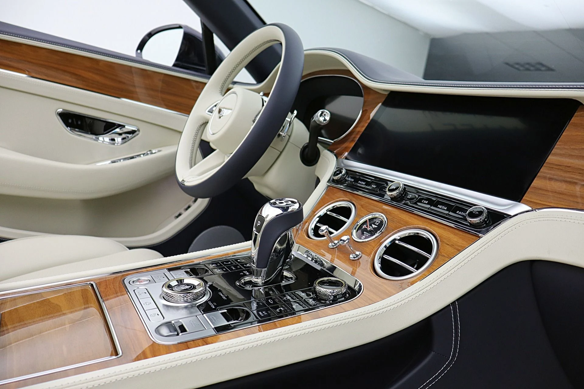 mph037_254328725_New_2026_Bentley_Continental_GTC_c665902ce7