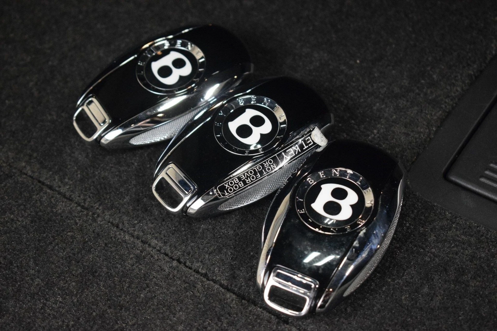 mph037_2551754665_39ce0037b90f6bd8d0ecea5a7f1a3308x_3794330079