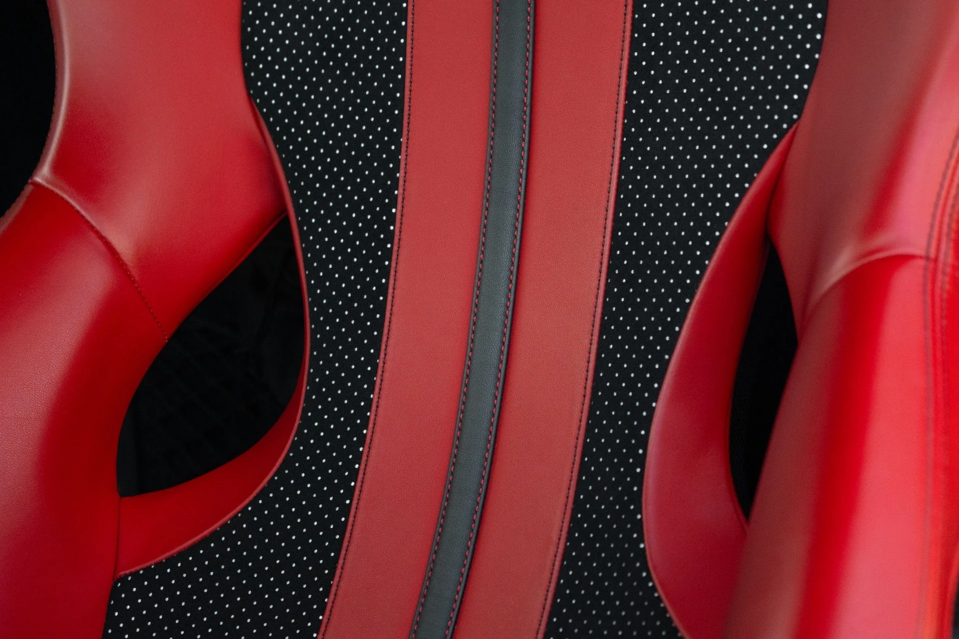 mph037_2555332408_Used_2020_Ferrari_F8_Tributo_1767738008_0137d491f8