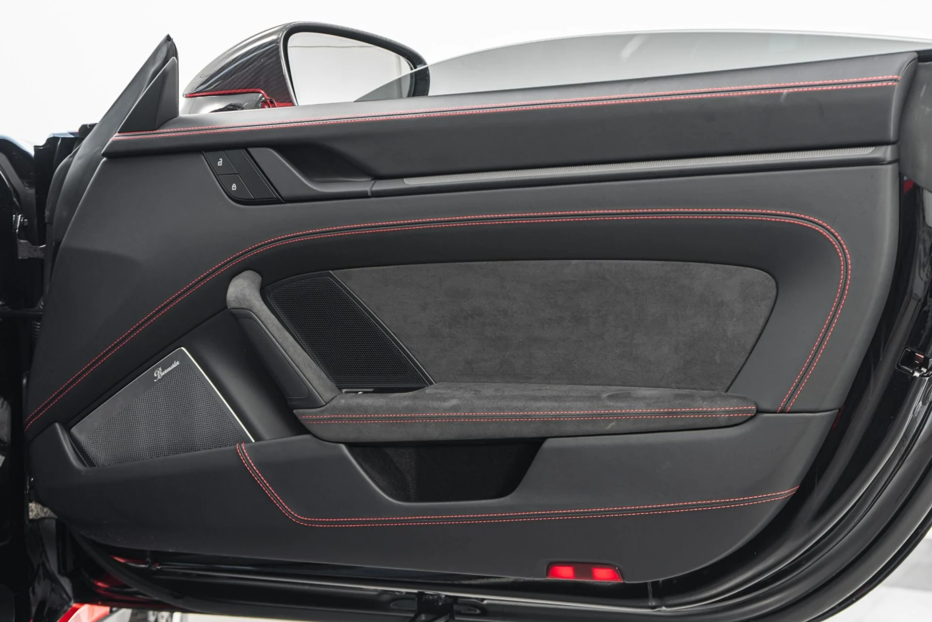 mph037_2556769551_Used_2024_Porsche_911_Dakar_Martini_Livery_Carbon_Roof_570_of_2500_1777055109_d8c6c4ca16