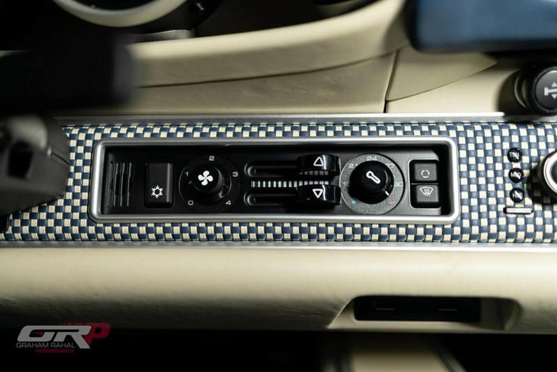 mph037_2562931347_D7_E99205_261_F_4141_80_C2_02_FA_479038_CE_c61ede9dd2