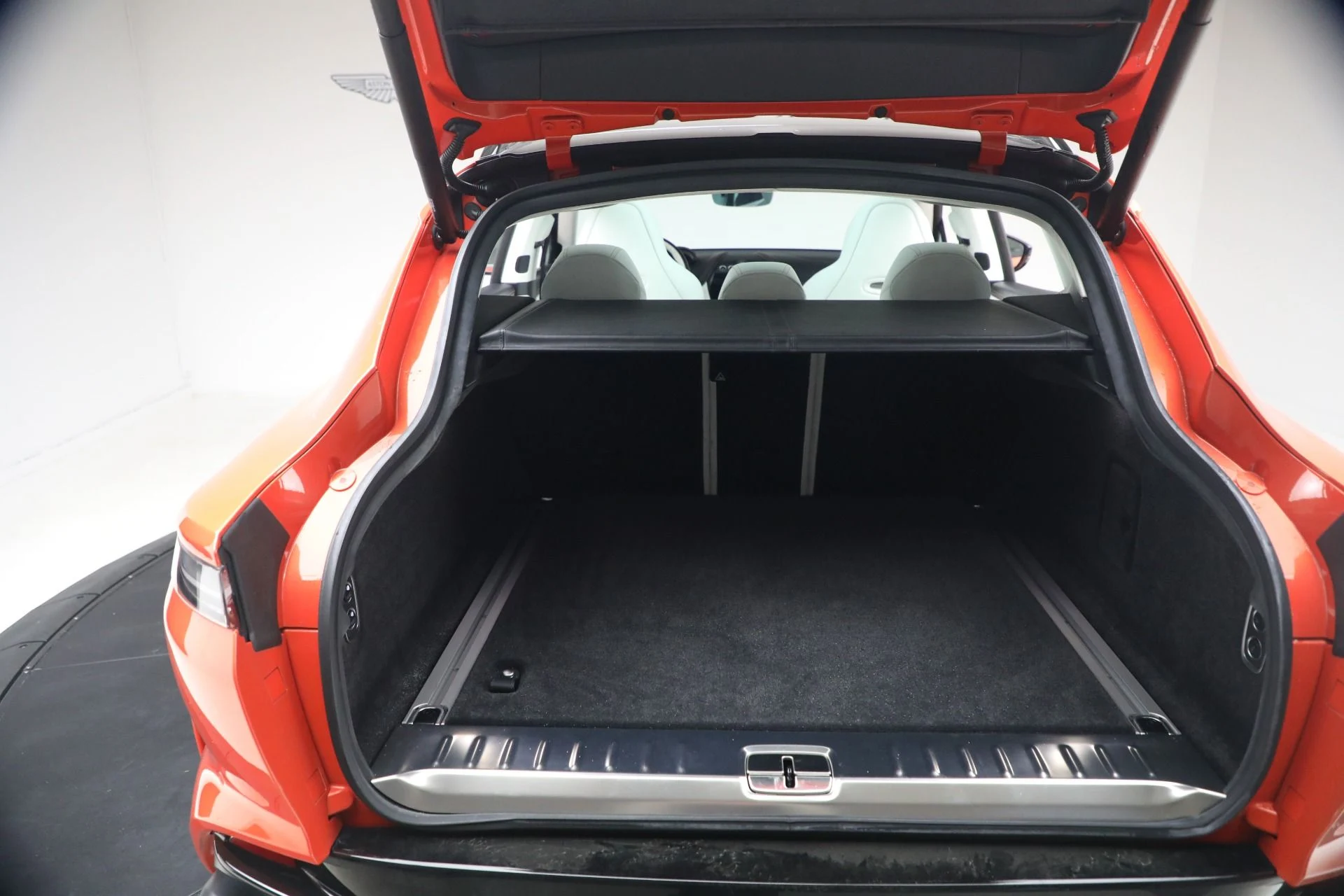 mph037_2567345635_Used_2024_Aston_Martin_DBX_707_1772122329_0b06c60696