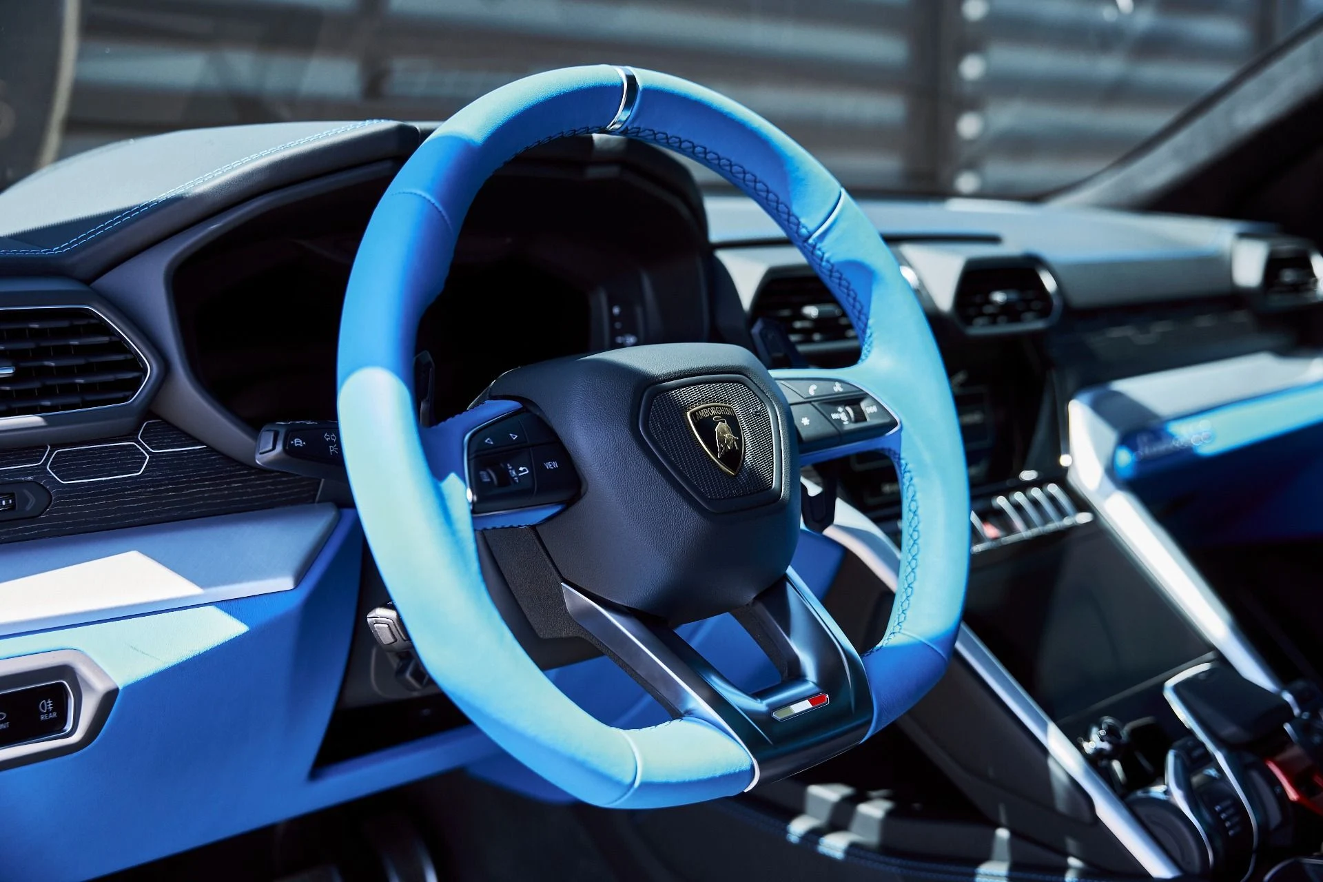 mph037_2573675062_Used_2024_Lamborghini_Urus_S_1775866747_7589103bdf