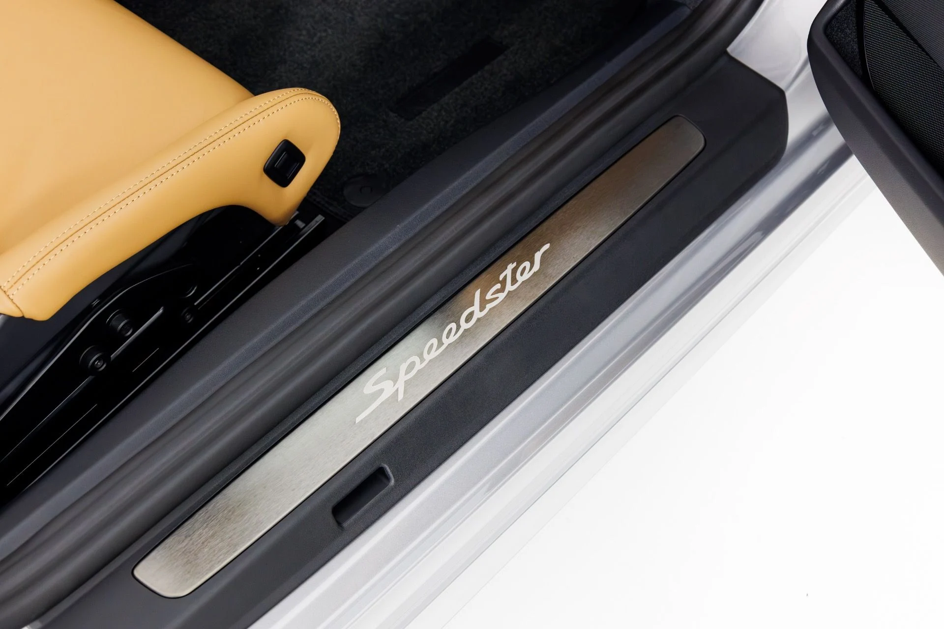 mph037_2583873262_Used_2019_Porsche_911_Speedster_1770313319_870e8b636e