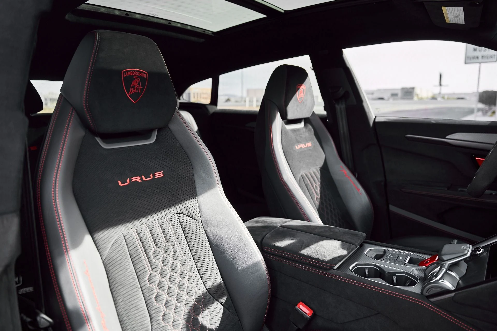 mph037_2585421763_Used_2023_Lamborghini_Urus_Performante_1771116669_ae686f396e