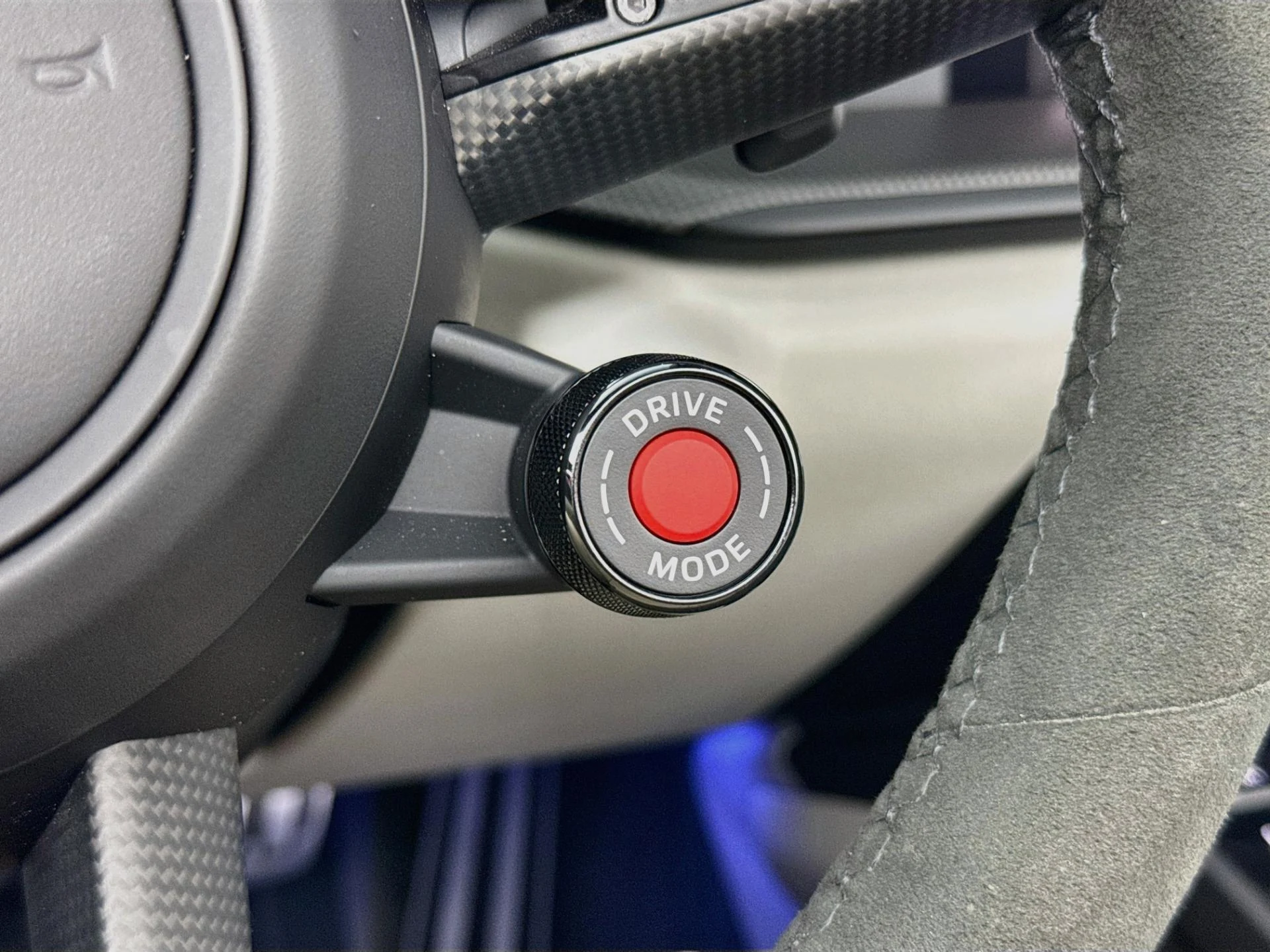 mph037_2601760334_Used_2025_Porsche_911_Carrera_1792182400_17d7f71a57