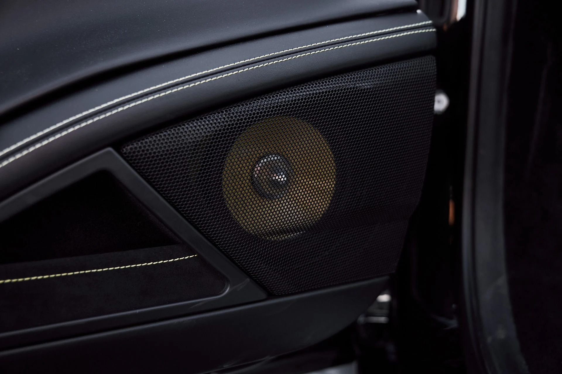 mph037_2606580115_Used_2015_Ferrari_458_Spider_Base_1777010256_eba1f667ec