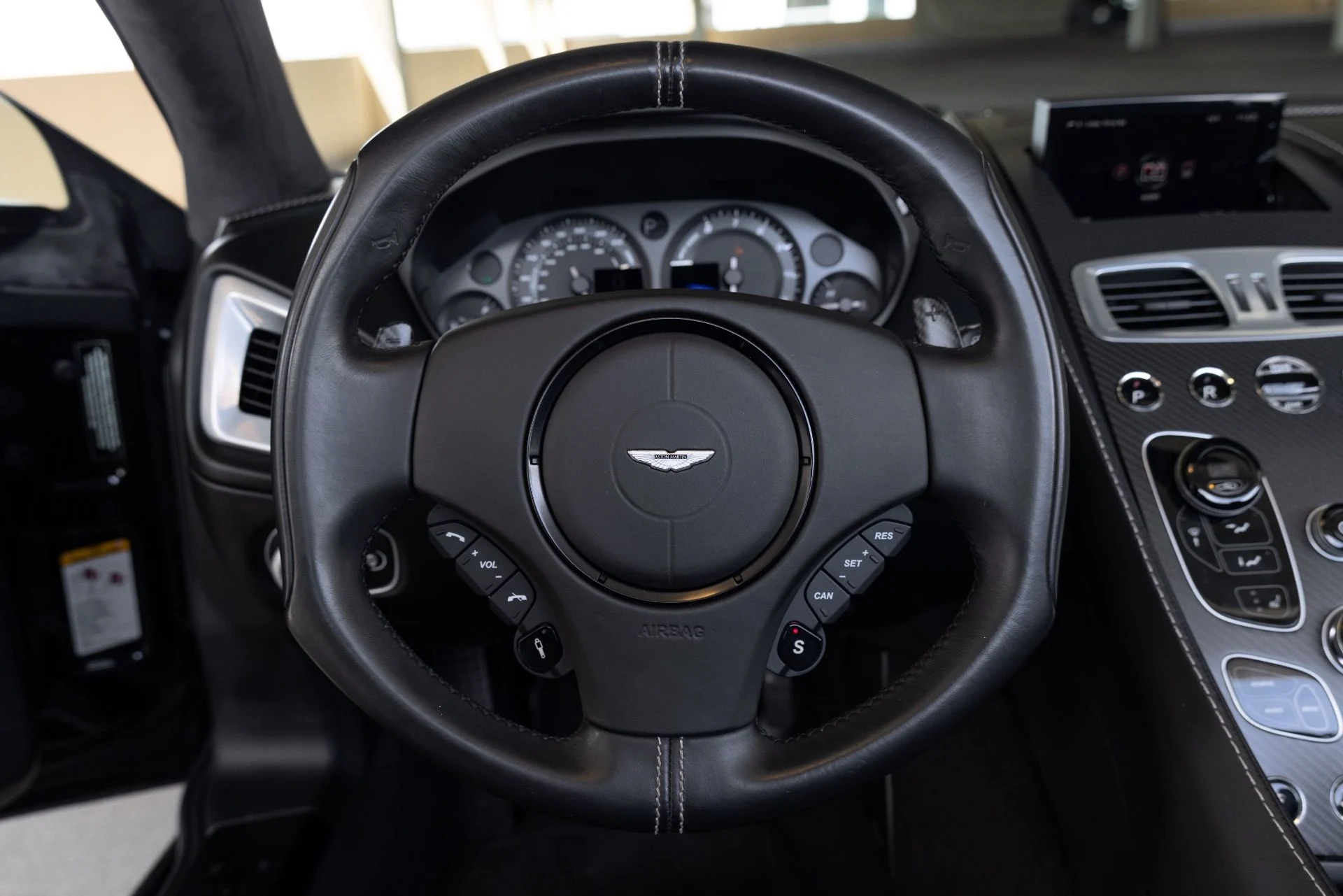 mph037_2612918097_Used_2015_Aston_Martin_Vanquish_Volante_1776978035_9a98228385