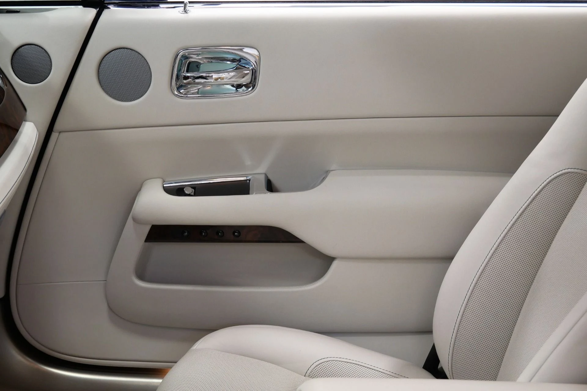 mph037_2616986382_Used_2019_Rolls_Royce_Wraith_The_Wraith_Package_Starlight_Headliner_Surround_Cameras_1773246104_643f9f7bce
