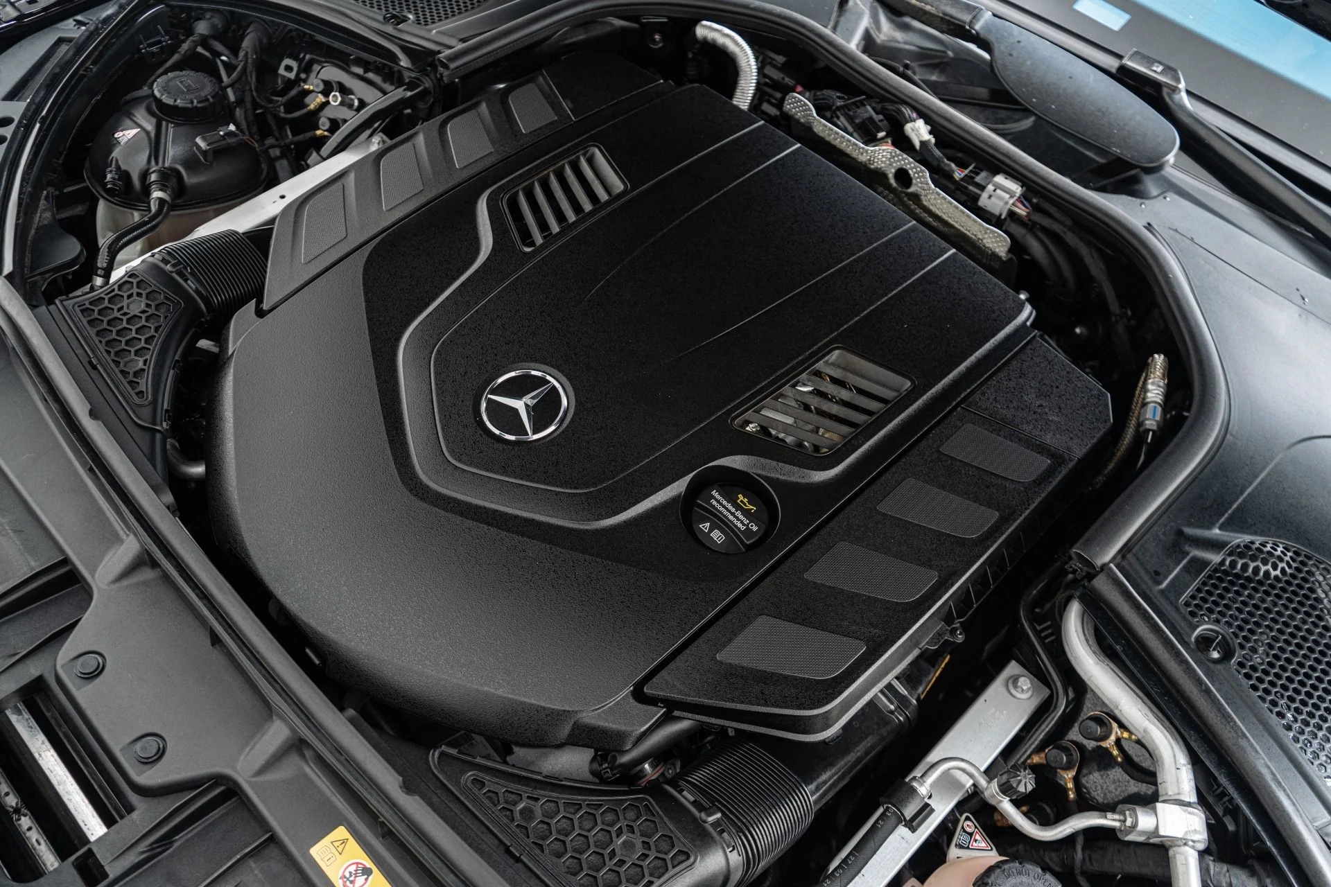 mph037_2630080586_Used_2021_Mercedes_Benz_Maybach_S_580_4_MATIC_Factory_Two_Tone_paint_Executive_Rear_Seat_Package_Bottle_Chiller_1776288092_aee187a8ff