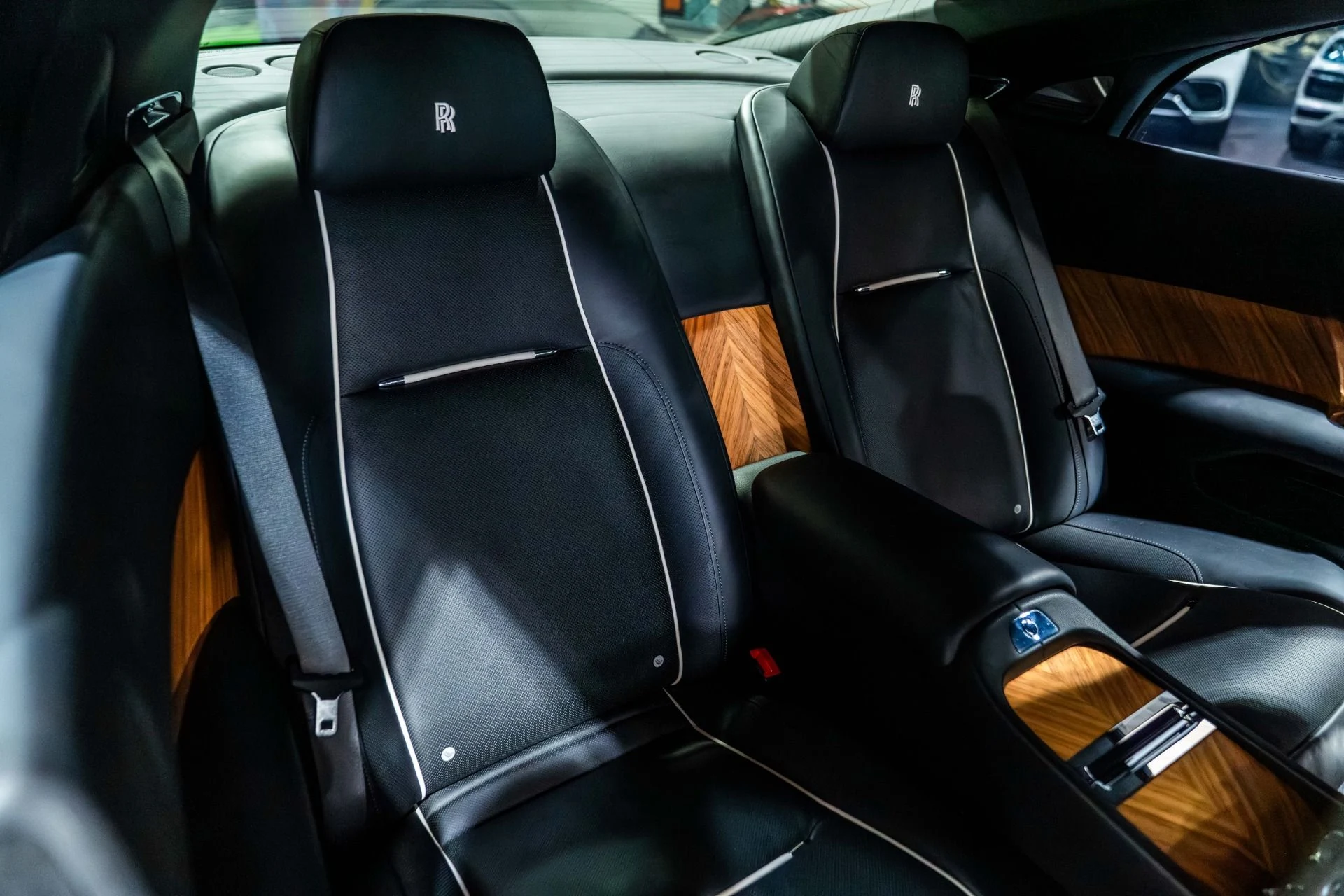 mph037_2631313851_Used_2014_Rolls_Royce_Wraith_360000_MSRP_Starlight_Headliner_24_Wheels_1765745603_22434c51f9