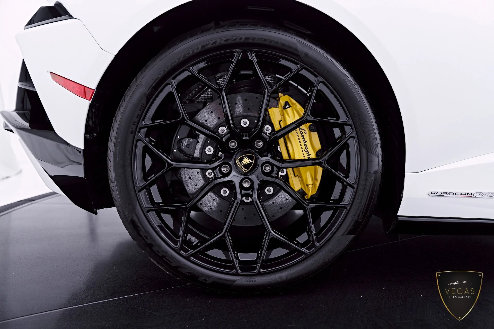 mph037_264116901_Used_2022_Lamborghini_Huracan_EVO_Base_1782344297_54985780ea